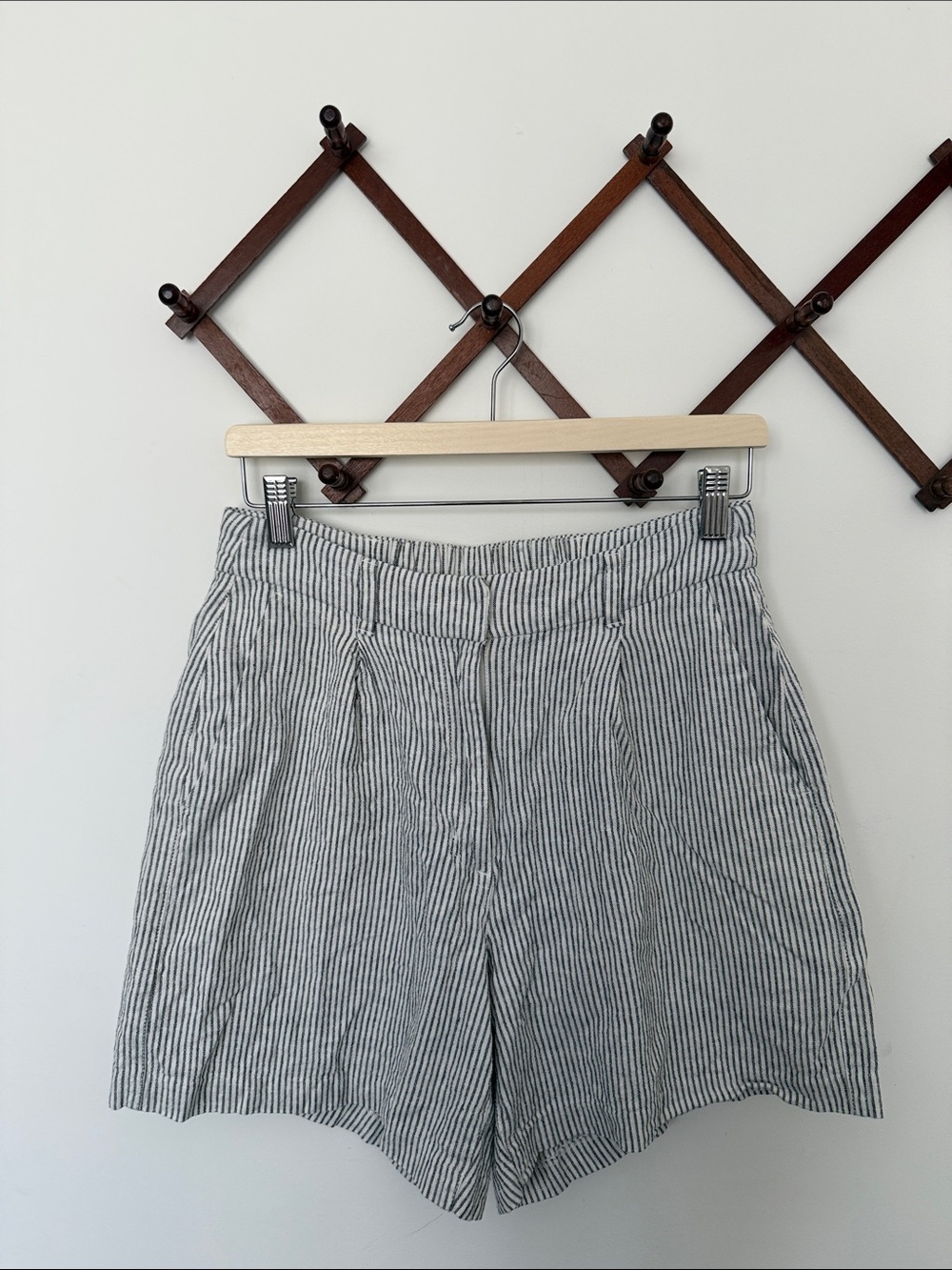 Old Navy Linen Blend Pinstripe Shorts - Size M